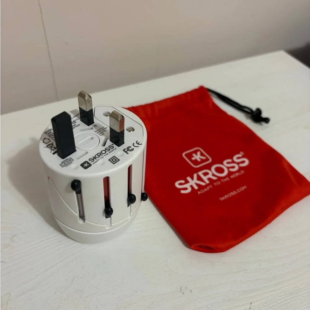 SKROSS Universal Travel Adapter
